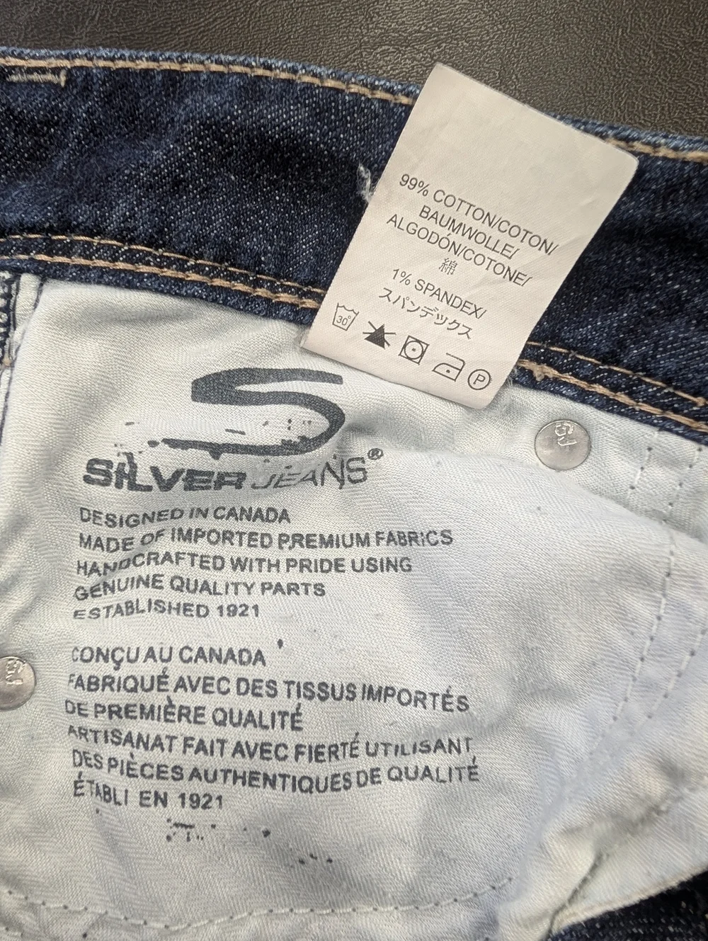 Vintage Y2K Silver Jeans Aiko Capri Distressed Cotton Jeans. W27